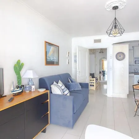 Seafront Furnished Flat Juan-les-Pins