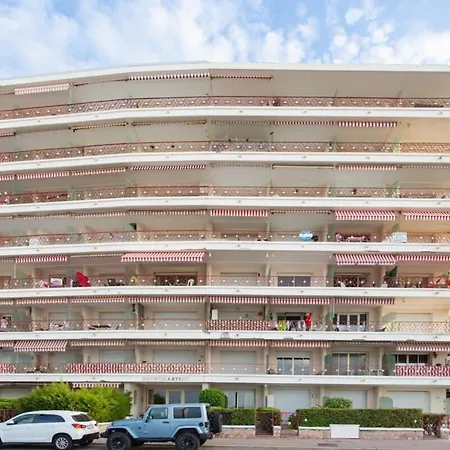 Apartamento Seafront Furnished Flat *