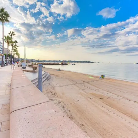 Seafront Furnished Flat *